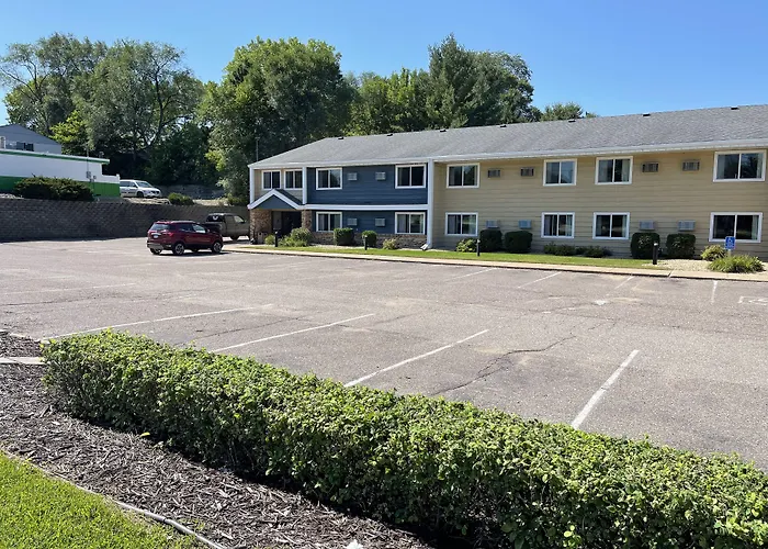 Nichols Inn & Suites